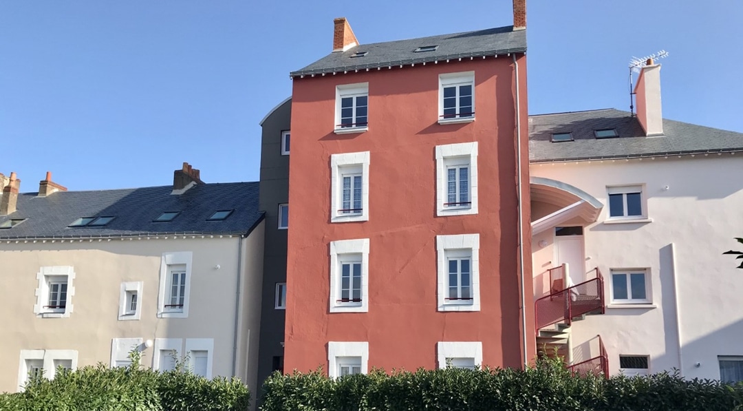 A St Nazaire, rue de Trignac, l’immeuble de SOLIHA retrouve des couleurs